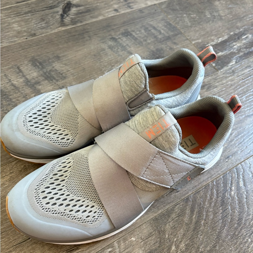 Women’s Gray and Pink Tiems